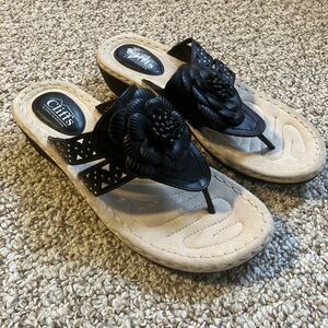 Cliffs by White Mountain Cynthia Sandals Size 10 M Slide On Black Floral Studded